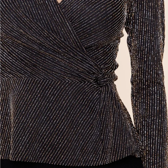 NWT Francesca’s Mia Lurex Twist Front Knit Top | Size Medium - Picture 3 of 10